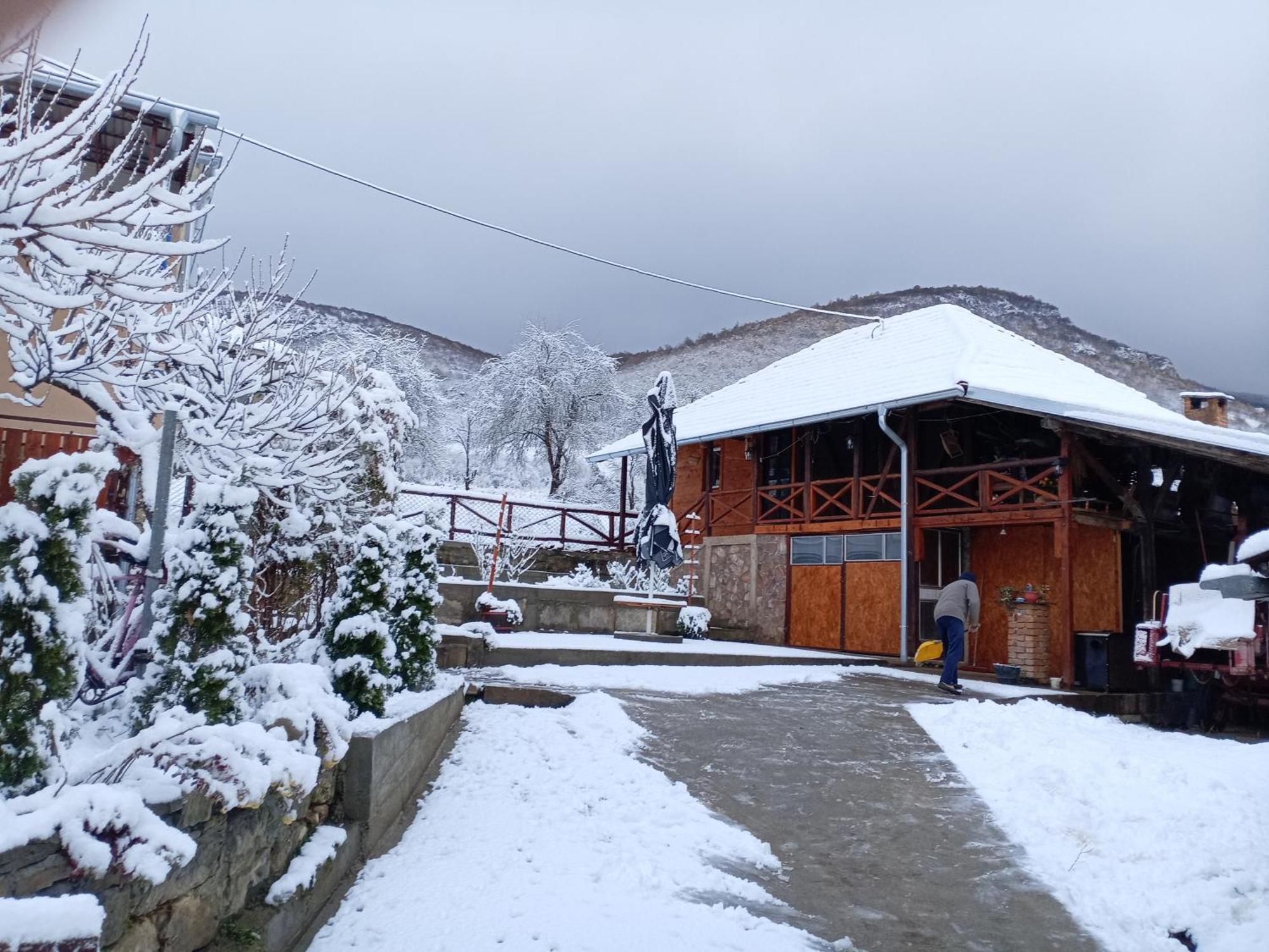 Apartamento Seosko Turisticko Domacinstvo Stanisic Kalna Exterior foto